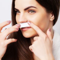 Sugarging und Waxing der Oberlippe